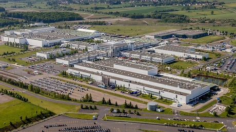 Daimler are în plan să-și vândă fabrica pe care o deține în Franța, ca parte a planului de reducere a costurilor