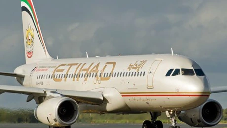 Bogatele companii aeriene Emirates și Etihad Airways le-au cerut angajaților să intre în concediu fără plată
