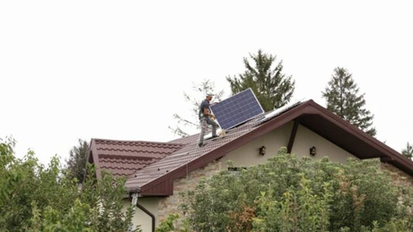 CEZ, primul furnizor care instalează sisteme fotovoltaice subvenționate pentru acasă