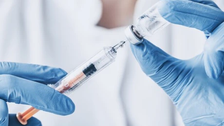 Marea Britanie: Aproape 140.000 de persoane au primit prima doză de vaccin anti-COVID-19 în prima săptămână