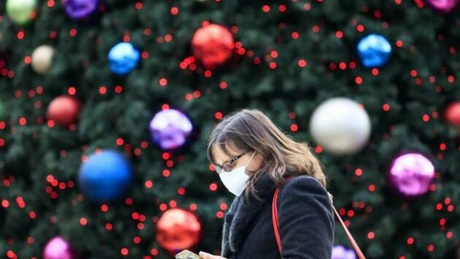 Sărbători în pandemie: 92% dintre români se pregătesc să petreacă Sărbătorile acasă, 48% și-au redus bugetul față de anul trecut