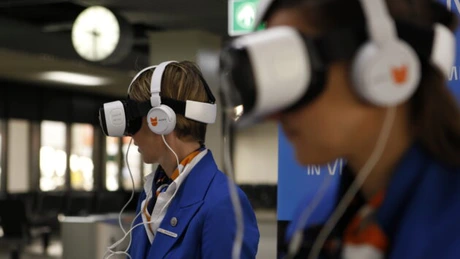 Viitorul în aviaţie: KLM îşi instruieşte echipajul cu ajutorul realităţii virtuale - VIDEO