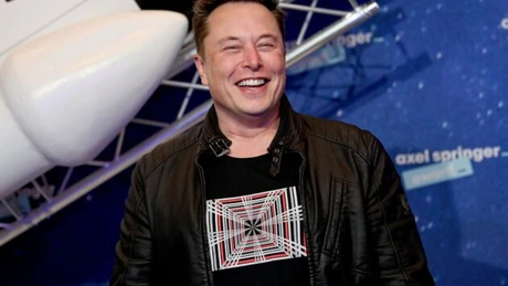Valoarea companiei Tesla a trecut vineri de 800 de miliarde de dolari