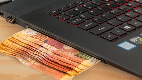 Asociația Magazinelor Online: peste jumătate dintre românii cu acces la internet vor cumpăra ceva online în 2021