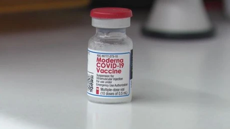 O versiune modificată a vaccinului Moderna, testată împotriva variantei sud-africane în studii clinice