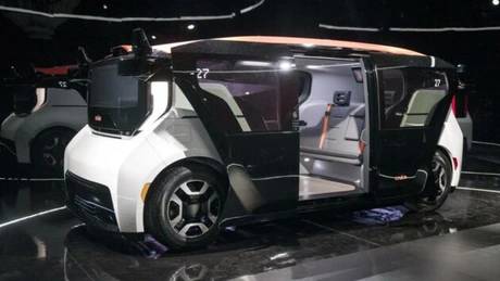 Dubai se pregătește pentru era taxiurilor-robot: contract pentru 4.000 de mașini electrice fără șofer