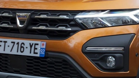 Dacia Duster facelift, lansat în câteva luni cu mici modificări stilistice, un nou ecran multimedia și transmisie EDC