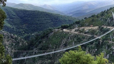Portughezii inaugurează cel mai lung pod pietonal suspendat din lume