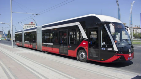 100 de troleibuze noi în București: Concernul turco-german Bozankaya-Sileo contestă rezilierea contractului. Primăria Capitalei riscă să piardă finanțarea