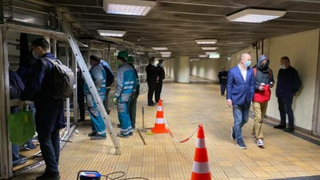 Evacuarea spaţiilor comerciale a început la staţia de metrou Ştefan cel Mare