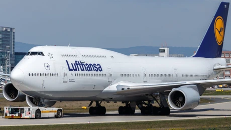 Lufthansa folosește avioane jumbo-jet Boeing 747 pentru a transporta cât mai mulți turiști germani în Mallorca