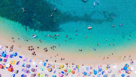 Cele mai ieftine bilete de avion spre plajele din Grecia