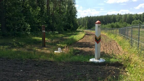 Lituania a început să construiască un gard de sârmă ghimpată la frontiera cu Belarus