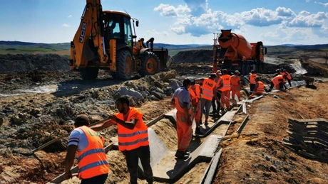 Autostrada Transilvania: Furnicar de muncitori, utilaje și 22 de foreze pe șantierul UMB din județul Cluj FOTO