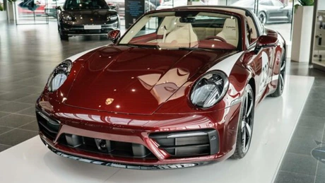 Țiriac Collection are de astăzi în portofoliu un spectaculos Porsche 911 Targa 4S Heritage Design Edition
