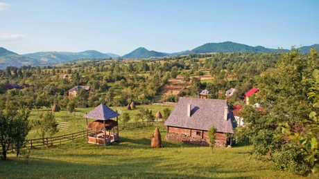 O superbă casă veche de 150 de ani din Maramureș, restaurată și modernizată, scoasă la vânzare