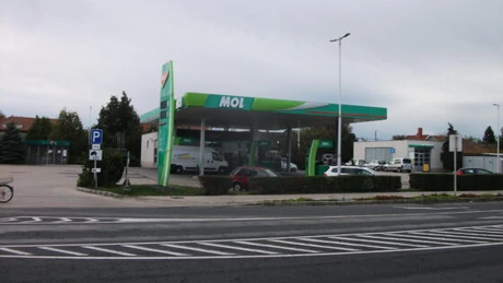 Tranzacție de anvergură: MOL cumpără 417 benzinării în Polonia, țară în care nu era prezentă, dar vinde polonezilor 185 de stații din Ungaria și Slovacia