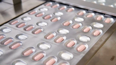 Israel autorizează de urgenţă pastila anti-COVID-19 fabricată de Pfizer