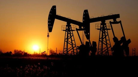 Preţurile petrolului au crescut luni cu cel puţin 3%, în urma sancţiunilor impuse Rusiei de statele occidentale