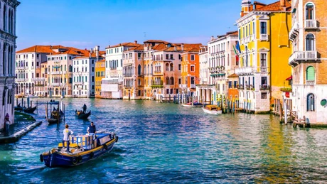 Bilete de avion la Wizz Air cu 3 euro spre Veneția, Bari și mai multe rute din Italia
