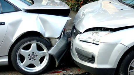 Sondaj: 7 din 10 şoferi implicaţi în accidente rutiere au încheiat 