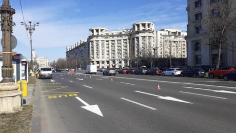 Administraţia Străzilor Bucureşti plombează gropi și execută marcaje în regie proprie