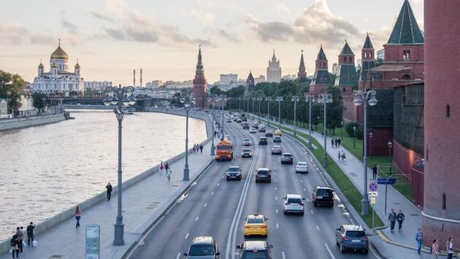 Rusia apelează la importurile de maşini second hand din Japonia, după declinul producţiei interne