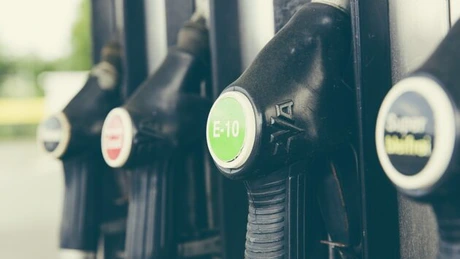 E oficial - Carburanții se vor ieftini cu 50 de bani pe litru, jumătate suportă statul, jumătate benzinarii