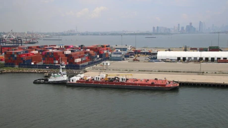 Statele Unite ale Americii își închid porturile pentru toate navele care au legături cu Rusia
