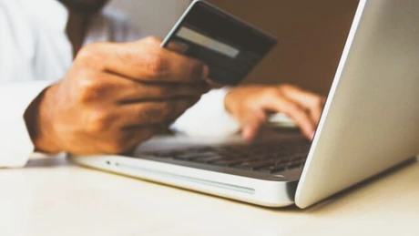 eMAG: plățile cu cardul online au crescut cu peste 22%. Valoarea medie a comenzilor achitate cu cardul online a fost de 316 lei
