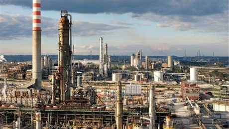 Italia ia în calcul să ceară Comisiei Europene ca o rafinărie din Sicilia aparținând Lukoil să fie exceptată de la embargoul petrolier