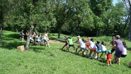 Taberele copiilor pot fi plătite cu voucherele de vacanţă acordate părinţilor - Camera Deputaţilor