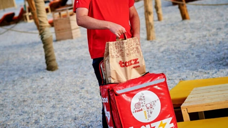 Tazz lansează livrarea direct pe plajă în Mamaia și Constanța, în parteneriat cu 250 de restaurante locale și 13 plaje