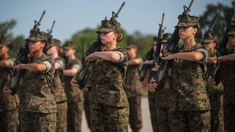 Letonia ar putea introduce serviciul militar obligatoriu şi pentru femei