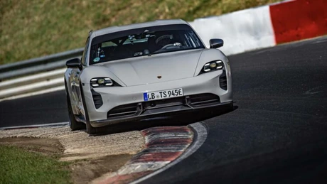 Porsche Taycan a devenit cel mai rapid vehicul electric de serie pe circuitul Nürburgring Nordschleife - VIDEO