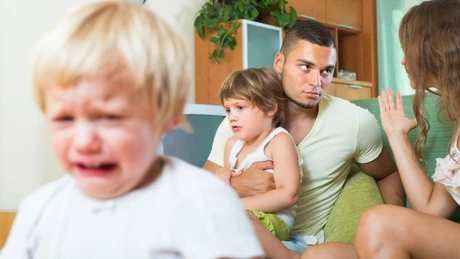 Valoarea coşului minim de consum pentru un trai decent pentru o familie de 2 adulţi şi 2 copii: 8.659 lei pe lună, faţă de 7.233 lei, cât era anul trecut - raport