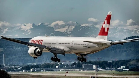 Un avion al companiei Swiss a zburat vineri în premieră mondială fiind acoperit cu un strat protector asemănător pielii de rechin