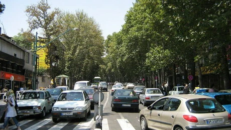 Teheranul interzice importul de mașini din Franța, din cauza 