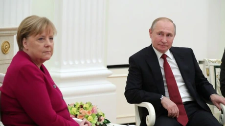 Merkel susține că pe sfârșitul mandatului său a încercat să-și convingă partenerii europeni să discute cu Putin