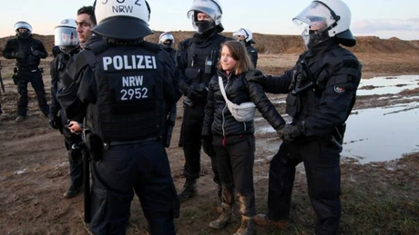 Greta Thunberg a fost reținută de poliția germană în timp ce protesta împotriva extinderii unei mine de cărbune