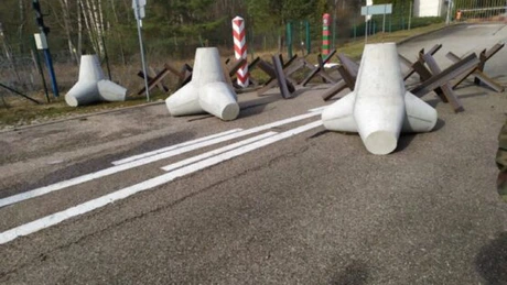 Polonia își întărește cu bariere antitanc frontierele cu Belarus și Rusia