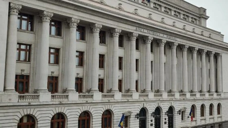 BNR: Războiul din Ucraina și sancțiunile asociate continuă să genereze incertitudini și riscuri la adresa activității economice