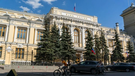 Banca Națională a Rusiei a majorat dobânda de referință cu 1%, în ciuda faptului că și-a modificat în sus perspectivele privind creșterea economică din acest an