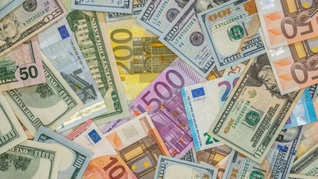 Topul celor mai mari dobânzi la depozitele în euro şi dolari. Băncile nu acordă decât dobânzi fixe pe durata constituirii depozitului