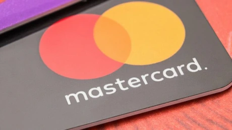 Mastercard intensifică eforturile de a elimina, până în 2028, utilizarea plasticului PVC nereciclat