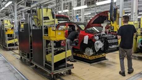 Grupul Renault își propune să scadă costurile industriale per vehicul cu 30% - 50% până în 2027