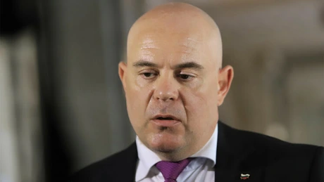 Atentat la adresa procurorului șef al Bulgariei, din care a scăpat nevătămat. O bombă a explodat la trecerea mașinii sale