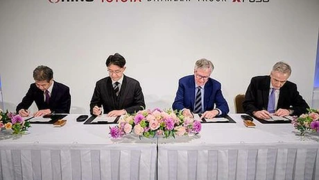 Mitsubishi Fuso și Hino Motors, părți ale grupurilor Daimler și Toyota, se unesc într-un holding