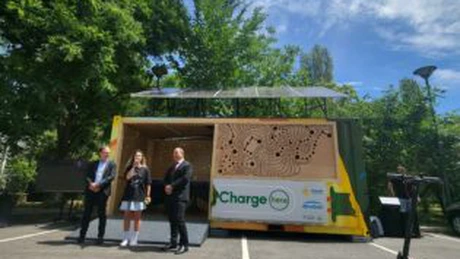 Două stații solare pentru încărcarea bicicletelor şi trotinetelor electrice au fost instalate în București