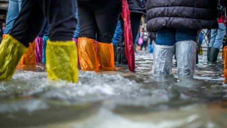 INHGA: Cod galben de inundaţii pe râuri din nouă judeţe, până la ora 22:00